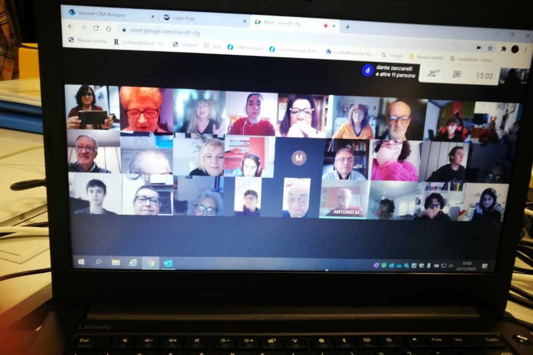 Gli studenti Aldini hanno insegnato on line il digitale ai pensionati