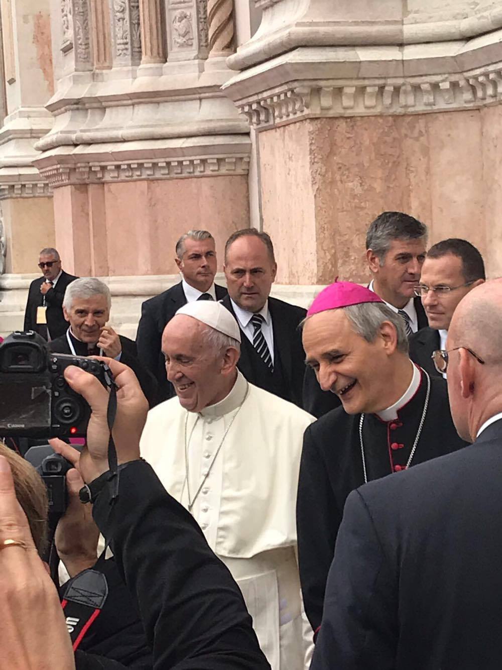 Foto della gallery di: Il Papa, una grande emozione
