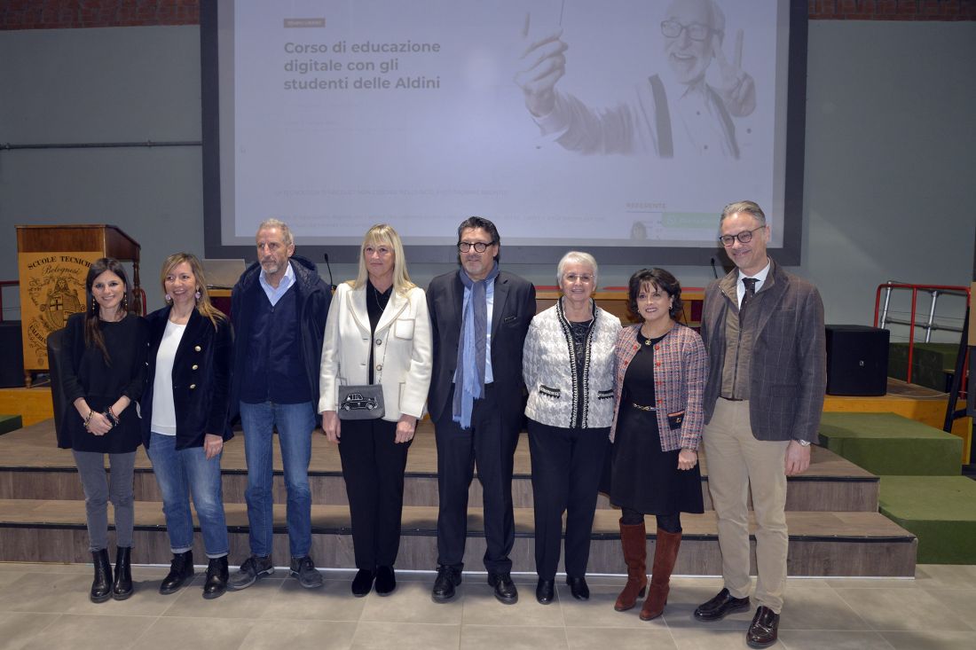 Studenti e pensionati superano il divario digitale
