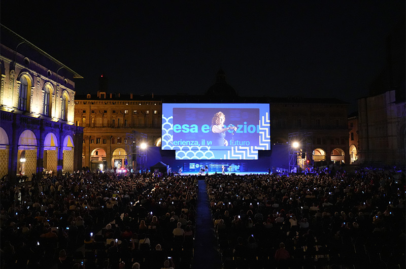 L’Impresa Eccezionale riempie ed emoziona Piazza Maggiore