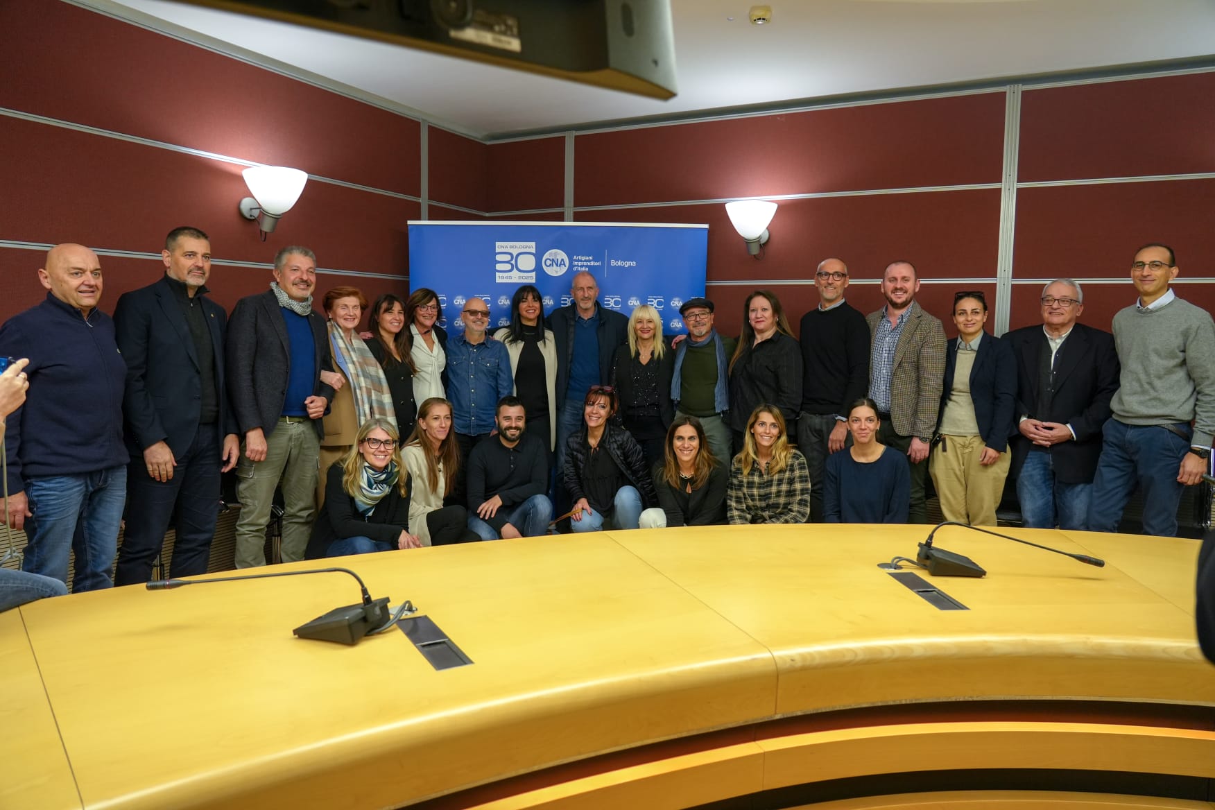 Acconciatori ed estetiste in strada hanno fatto il pieno di solidarietà